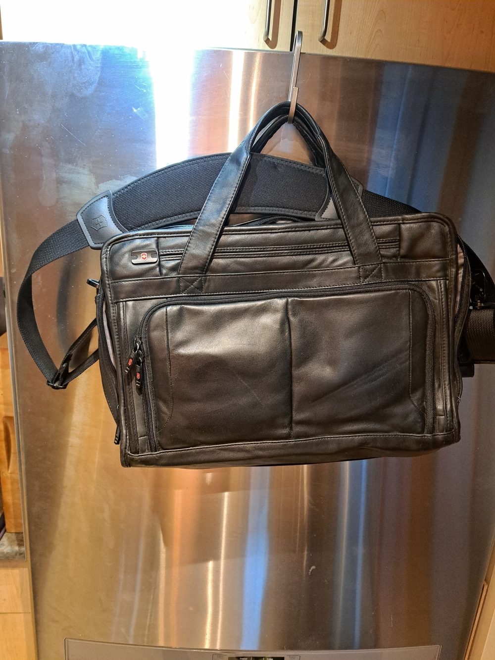 Leather Briefcase Messenger Bag - Black Victorinox